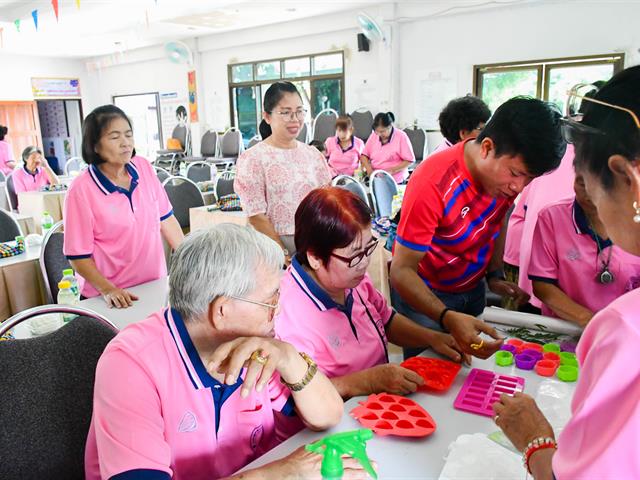 จกรรมการสร้างเครือข่ายการส่งเสริมผลิตภัณฑ์/ภูมิปัญญาท้องถิ่นของชุมชนและสถานศึกษาเพื่อส่งเสริมเศรษฐกิจหมุนเวียน (BCG)