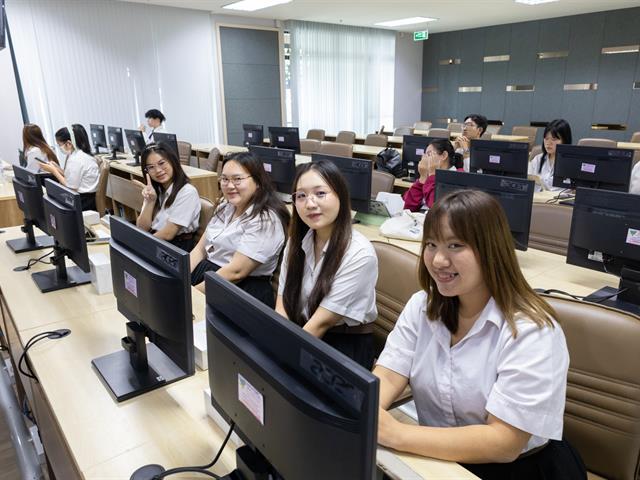 คณะศิลปศาสตร์จัดโครงการวิจัยและพัฒนาหลักสูตรสู่การสร้างนวัตกรรมทางวิชาชีพ