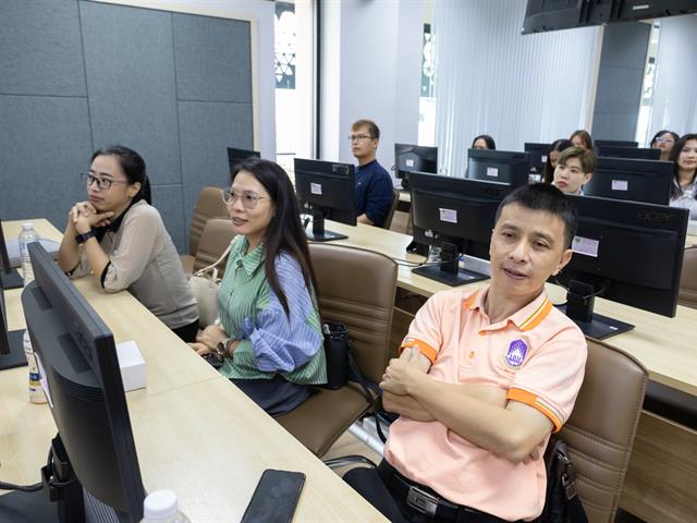 คณะศิลปศาสตร์จัดโครงการวิจัยและพัฒนาหลักสูตรสู่การสร้างนวัตกรรมทางวิชาชีพ