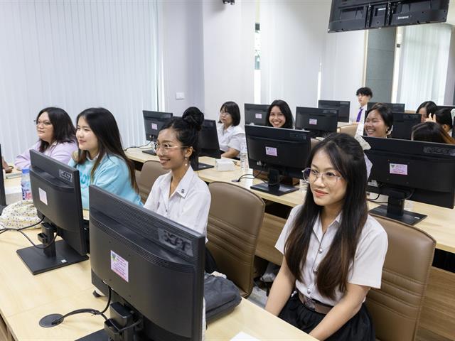 คณะศิลปศาสตร์จัดโครงการวิจัยและพัฒนาหลักสูตรสู่การสร้างนวัตกรรมทางวิชาชีพ