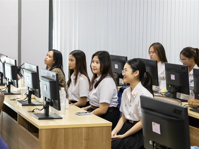 คณะศิลปศาสตร์จัดโครงการวิจัยและพัฒนาหลักสูตรสู่การสร้างนวัตกรรมทางวิชาชีพ