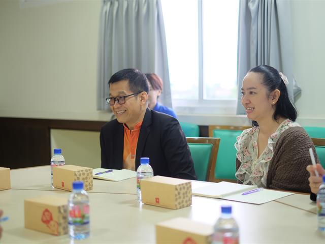 คณะศิลปศาสตร์เข้าศึกษาดูงานและพบผู้บริหารสถานประกอบการ เพื่อหารือความร่วมมือทางวิชาการ
