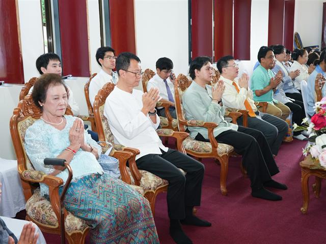 มหาวิทยาลัยพะเยา สืบสานประเพณีตักบาตรเทโวโรหณะ ประจำปี 2568