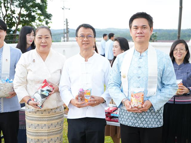 มหาวิทยาลัยพะเยา สืบสานประเพณีตักบาตรเทโวโรหณะ ประจำปี 2568