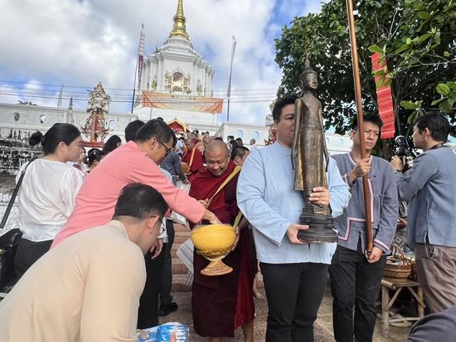คณะศิลปศาสตร์เข้าร่วมประเพณีตักบาตรเทโวโรหณะ ประจำปี 2568 ประเพณีตานต้อด