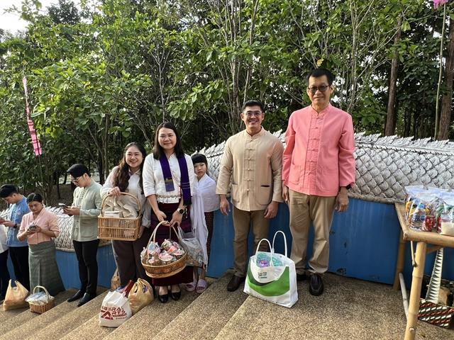 คณะศิลปศาสตร์เข้าร่วมประเพณีตักบาตรเทโวโรหณะ ประจำปี 2568 ประเพณีตานต้อด