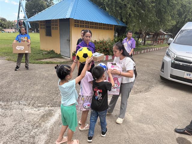 วิทยาลัยการศึกษา มอบสื่อการเรียนการสอน ให้แก่โรงเรียนบ้านจำป่าหวาย จังหวัดพะเยา