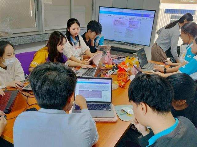 “การเขียนบทคัดย่องานวิจัย และเตรียมความพร้อมการนำเสนอผลงานวิจัยของนิสิต”