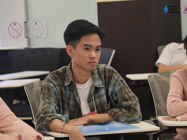 คณะรัฐศาสตร์และสังคมศาสตร์ 