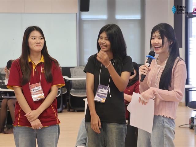 คณะรัฐศาสตร์และสังคมศาสตร์ 