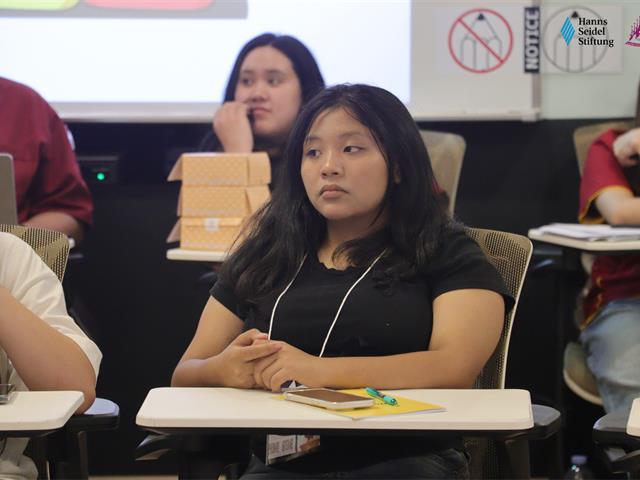 คณะรัฐศาสตร์และสังคมศาสตร์ 