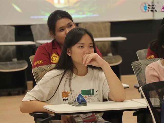 คณะรัฐศาสตร์และสังคมศาสตร์ 