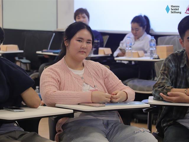 คณะรัฐศาสตร์และสังคมศาสตร์ 