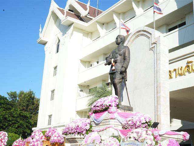 มหาวิทยาลัยพะเยา ร่วมพิธีถวายพวงมาลา เนื่องในวันปิยมหาราช ประจำปี 2568