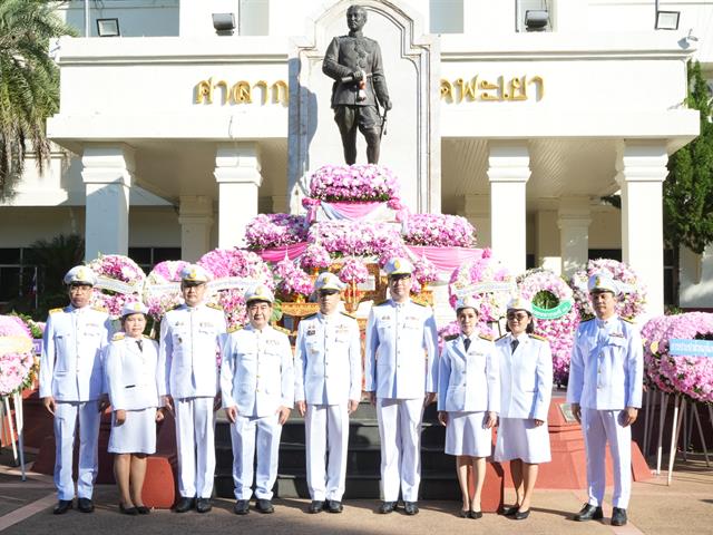 มหาวิทยาลัยพะเยา ร่วมพิธีถวายพวงมาลา เนื่องในวันปิยมหาราช ประจำปี 2568