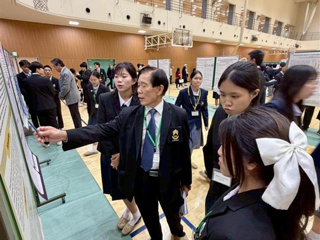 โรงเรียนสาธฺตมหาวิทยาลัยพะเยา