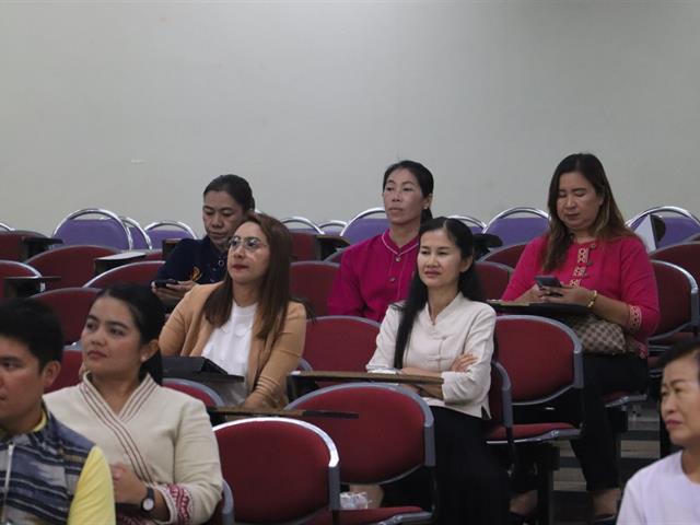 คณะรัฐศาสตร์และสังคมศาสตร์ 