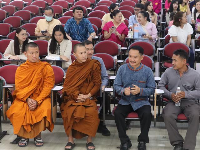 คณะรัฐศาสตร์และสังคมศาสตร์ 