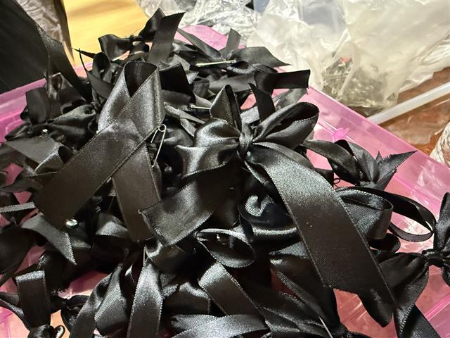 มหาวิทยาลัยพะเยาทำโบว์สีดำไว้อาลัย