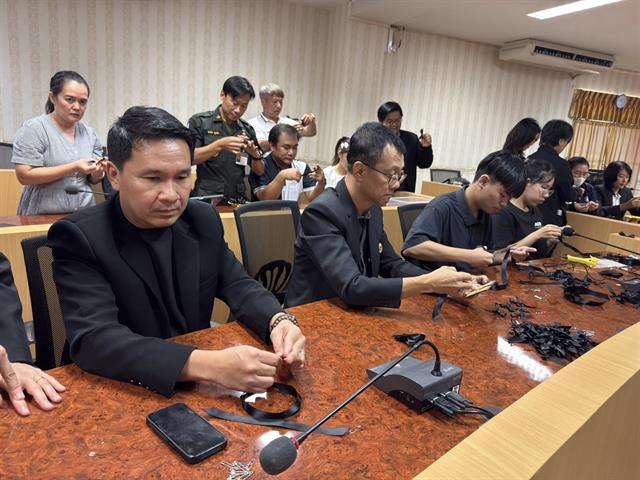 มหาวิทยาลัยพะเยาทำโบว์สีดำไว้อาลัย