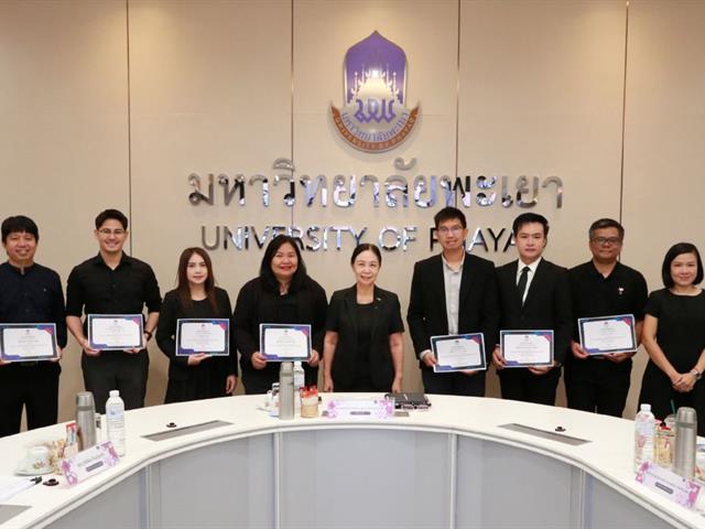 ยินดีกับบุคลากรที่ได้รับรางวัล อาจารย์ที่ปรึกษาผลงานบูรณาการความรู้สู่นวัตกรรมทางวิชาชีพ