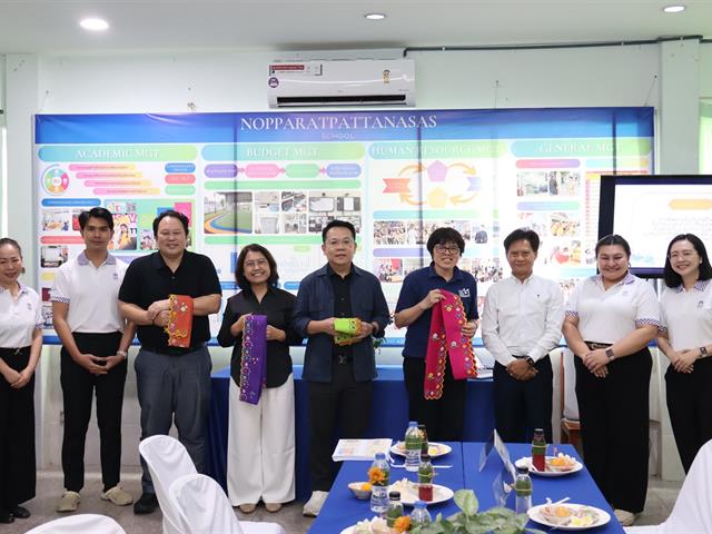 วิทยาลัยการจัดการ มหาวิทยาลัยพะเยา ลงพื้นที่ติดตามและรับการประเมินผลการดำเนินโครงการ 1 คณะ 1 เป้าหมายการพัฒนาที่ยั่งยืน (SDG) และ โครงการวิจัย Reinventing University ของมหาวิทยาลัยพะเยา ประจำปีงบประมาณ พ.ศ. 2568 ณ ชุมชนไทย - รามัญ (มอญ) บางกระดี่ แขวงแสมดำ เขตบางขุนเทียน กรุงเทพมหานคร