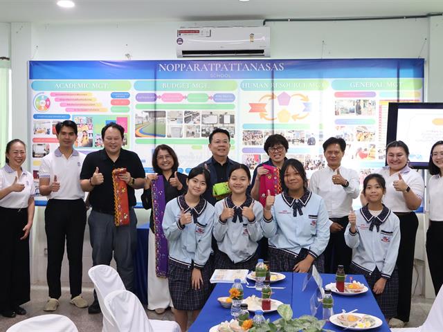 วิทยาลัยการจัดการ มหาวิทยาลัยพะเยา ลงพื้นที่ติดตามและรับการประเมินผลการดำเนินโครงการ 1 คณะ 1 เป้าหมายการพัฒนาที่ยั่งยืน (SDG) และ โครงการวิจัย Reinventing University ของมหาวิทยาลัยพะเยา ประจำปีงบประมาณ พ.ศ. 2568 ณ ชุมชนไทย - รามัญ (มอญ) บางกระดี่ แขวงแสมดำ เขตบางขุนเทียน กรุงเทพมหานคร