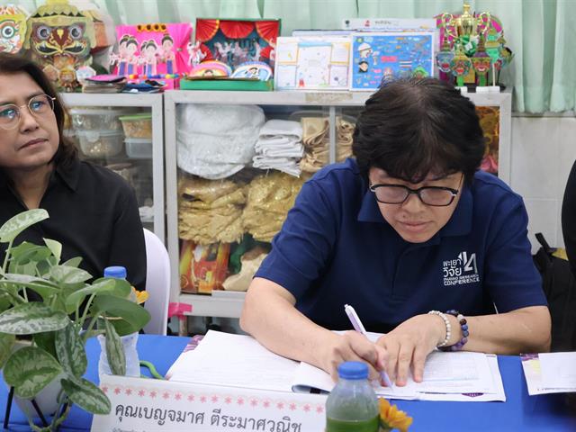 วิทยาลัยการจัดการ มหาวิทยาลัยพะเยา ลงพื้นที่ติดตามและรับการประเมินผลการดำเนินโครงการ 1 คณะ 1 เป้าหมายการพัฒนาที่ยั่งยืน (SDG) และ โครงการวิจัย Reinventing University ของมหาวิทยาลัยพะเยา ประจำปีงบประมาณ พ.ศ. 2568 ณ ชุมชนไทย - รามัญ (มอญ) บางกระดี่ แขวงแสมดำ เขตบางขุนเทียน กรุงเทพมหานคร