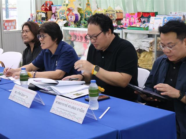 วิทยาลัยการจัดการ มหาวิทยาลัยพะเยา ลงพื้นที่ติดตามและรับการประเมินผลการดำเนินโครงการ 1 คณะ 1 เป้าหมายการพัฒนาที่ยั่งยืน (SDG) และ โครงการวิจัย Reinventing University ของมหาวิทยาลัยพะเยา ประจำปีงบประมาณ พ.ศ. 2568 ณ ชุมชนไทย - รามัญ (มอญ) บางกระดี่ แขวงแสมดำ เขตบางขุนเทียน กรุงเทพมหานคร