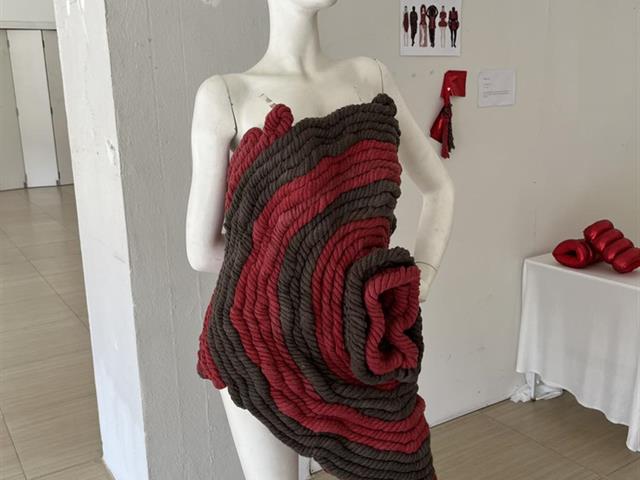 นิทรรศการศิลปนิพนธ์  "ผลิบานตามรอยราก" EXHI BITION ART THESIS 2025