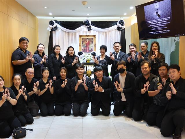 สโมสรนิสิตวิทยาลัยการจัดการ มหาวิทยาลัยพะเยา (กรุงเทพฯ)  กิจกรรมการเรียนรู้  การทำริบบิ้นดำ ถวายความอาลัยแด่สมเด็จพระนางเจ้าสิริกิติ์ พระบรมราชินีนาถ พระบรมราชชนนีพันปีหลวง