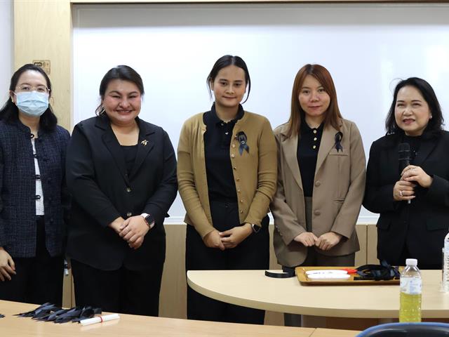 สโมสรนิสิตวิทยาลัยการจัดการ มหาวิทยาลัยพะเยา (กรุงเทพฯ)  กิจกรรมการเรียนรู้  การทำริบบิ้นดำ ถวายความอาลัยแด่สมเด็จพระนางเจ้าสิริกิติ์ พระบรมราชินีนาถ พระบรมราชชนนีพันปีหลวง