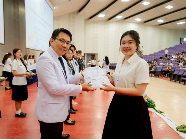 พิธีมัชฌิมนิเทศและมอบเสื้อกาวน์คณะเภสัชศาสตร์ ประจำปีการศึกษา 2568