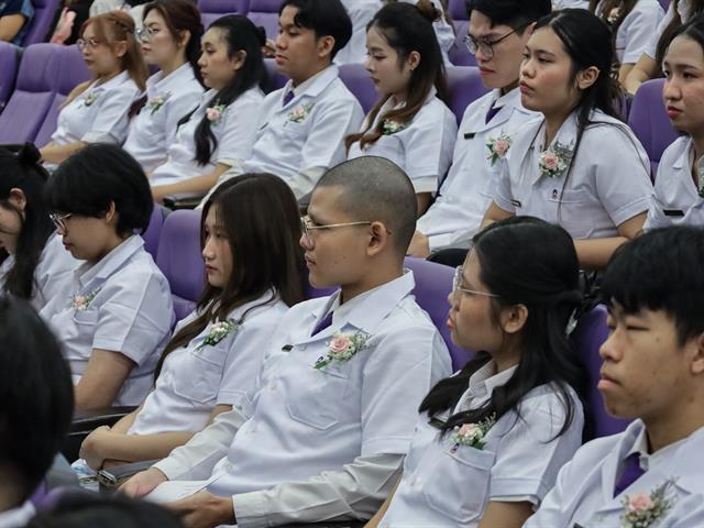 พิธีมัชฌิมนิเทศและมอบเสื้อกาวน์คณะเภสัชศาสตร์ ประจำปีการศึกษา 2568