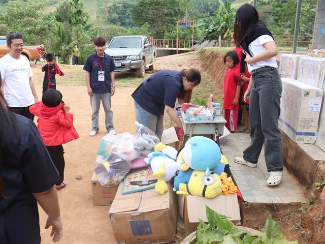 คณะวิศวกรรมศาสตร์ ส่งมอบวัสดุอุปกรณ์ พัฒนาโรงเรียนบ้านแม่อมลาน จังหวัดแม่ฮ่องสอน