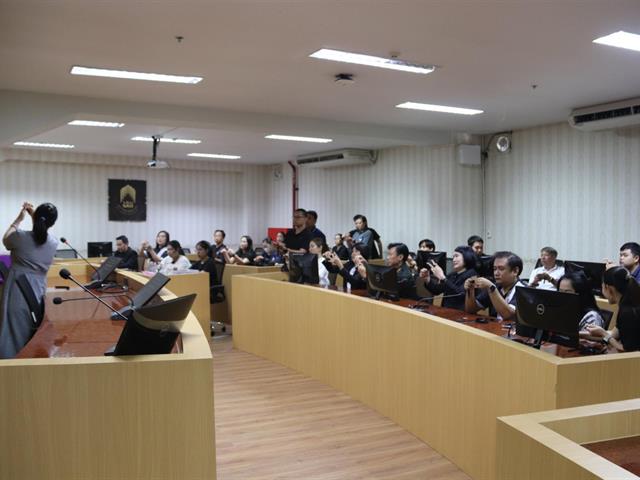 จัดกิจกรรม "ร่วมทำโบว์สีดำ ไว้อาลัย"