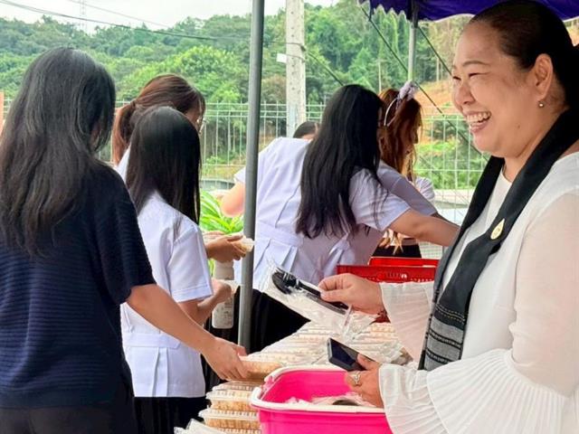 โรงครัวอิ่มไจ๋จัดโครงการ "ปั๋นกั๋นกิ๋น"