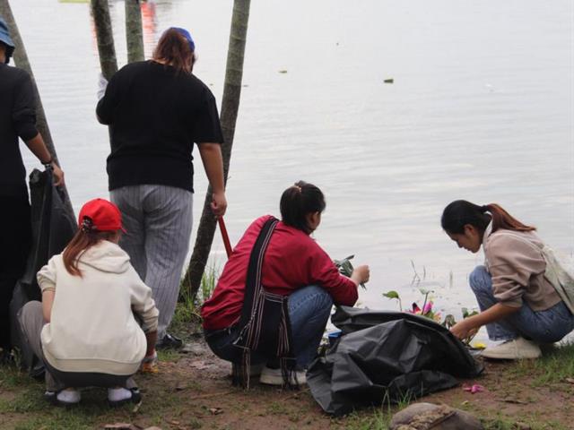 มหาวิทยาลัยพะเยา จัดกิจกรรมจิตอาสาเก็บขยะหลังเทศกาลลอยกระทง