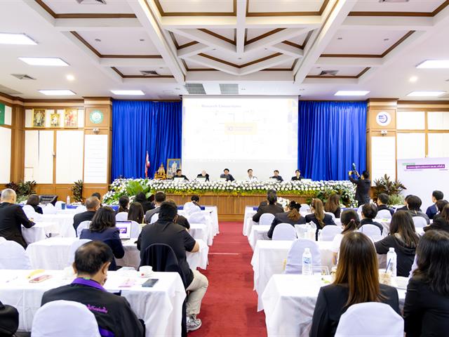 มหาวิทยาลัยพะเยาร่วมเสวนา "อพ.สธ. กับการเปลี่ยนแปลงสภาพภูมิอากาศ" นำเสนอผลงานหน่วยรับรองมาตรฐาน ISO และเส้นทางสู่ Net Zero 2050