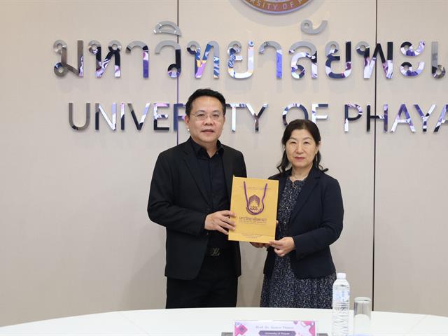 วิจัยและนวัตกรรมพัฒนาเศรษฐกิจสังคม และชุมชน เน้นการผลิตงานวิจัยที่มีคุณภาพและนวัตกรรมที่ตอบโจทย์การพัฒนาพื้นที่และสังคม สร้างมูลค่าเพิ่มทางเศรษฐกิจและยกระดับคุณภาพชีวิตของประชาชนในทุกระดับ