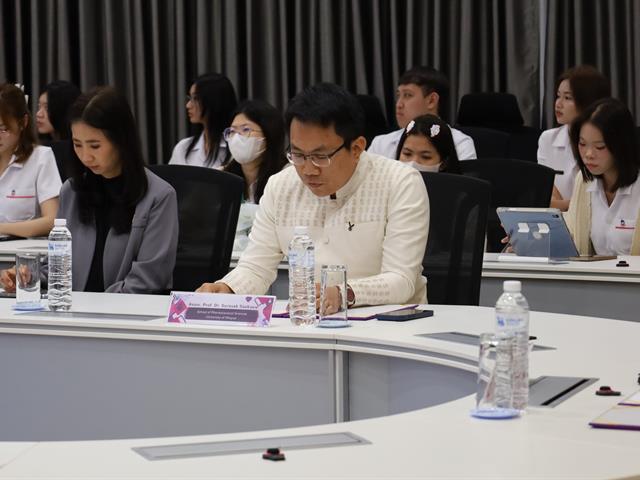 วิจัยและนวัตกรรมพัฒนาเศรษฐกิจสังคม และชุมชน เน้นการผลิตงานวิจัยที่มีคุณภาพและนวัตกรรมที่ตอบโจทย์การพัฒนาพื้นที่และสังคม สร้างมูลค่าเพิ่มทางเศรษฐกิจและยกระดับคุณภาพชีวิตของประชาชนในทุกระดับ