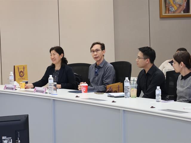 วิจัยและนวัตกรรมพัฒนาเศรษฐกิจสังคม และชุมชน เน้นการผลิตงานวิจัยที่มีคุณภาพและนวัตกรรมที่ตอบโจทย์การพัฒนาพื้นที่และสังคม สร้างมูลค่าเพิ่มทางเศรษฐกิจและยกระดับคุณภาพชีวิตของประชาชนในทุกระดับ