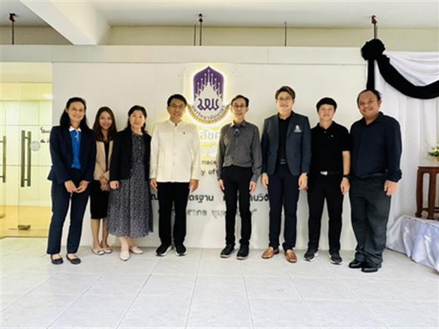 วิจัยและนวัตกรรมพัฒนาเศรษฐกิจสังคม และชุมชน เน้นการผลิตงานวิจัยที่มีคุณภาพและนวัตกรรมที่ตอบโจทย์การพัฒนาพื้นที่และสังคม สร้างมูลค่าเพิ่มทางเศรษฐกิจและยกระดับคุณภาพชีวิตของประชาชนในทุกระดับ