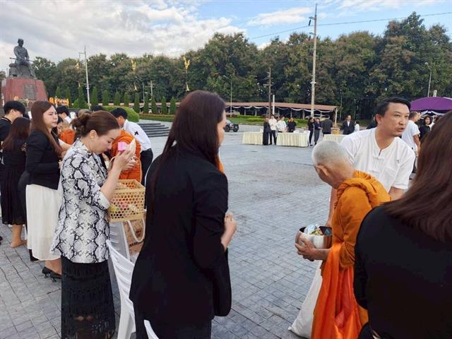 วิทยาเขตเชียงราย ร่วมกิจกรรมตักบาตรบำเพ็ญพระราชกุศล