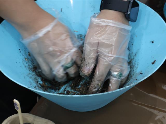 วิทยาลัยการจัดการ มหาวิทยาลัยพะเยา ร่วมกิจกรรม “ปั้น EM Ball บำบัดน้ำเพื่อน้องหิ่งห้อย” ณ อาคาร Wave Place กรุงเทพมหานคร