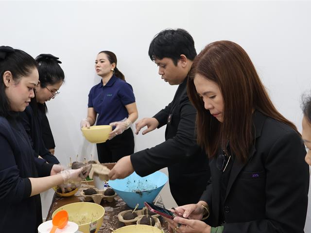 วิทยาลัยการจัดการ มหาวิทยาลัยพะเยา ร่วมกิจกรรม “ปั้น EM Ball บำบัดน้ำเพื่อน้องหิ่งห้อย” ณ อาคาร Wave Place กรุงเทพมหานคร