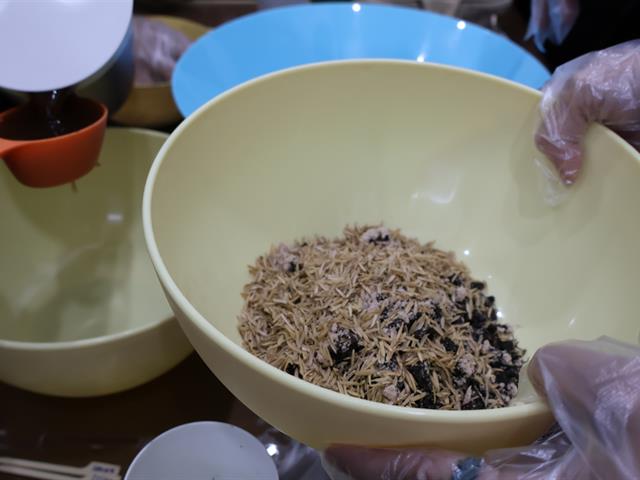 วิทยาลัยการจัดการ มหาวิทยาลัยพะเยา ร่วมกิจกรรม “ปั้น EM Ball บำบัดน้ำเพื่อน้องหิ่งห้อย” ณ อาคาร Wave Place กรุงเทพมหานคร