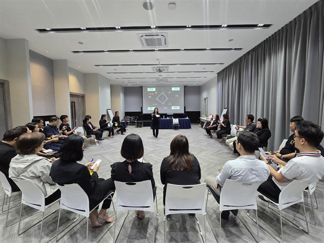 พัฒนาภาวะผู้นำและการสื่อสารเชิงกลยุทธ์