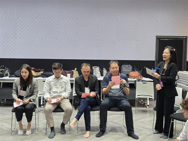 พัฒนาภาวะผู้นำและการสื่อสารเชิงกลยุทธ์