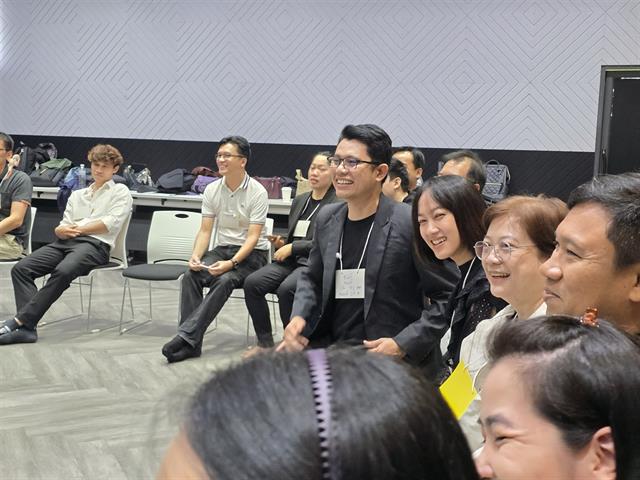 พัฒนาภาวะผู้นำและการสื่อสารเชิงกลยุทธ์